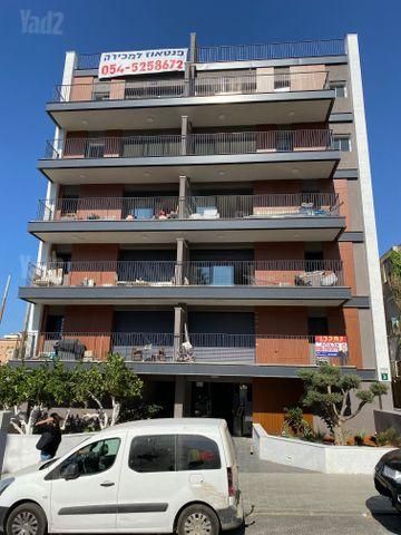 דירה, שדרות ביאליק 3, אלון, רמת השרון