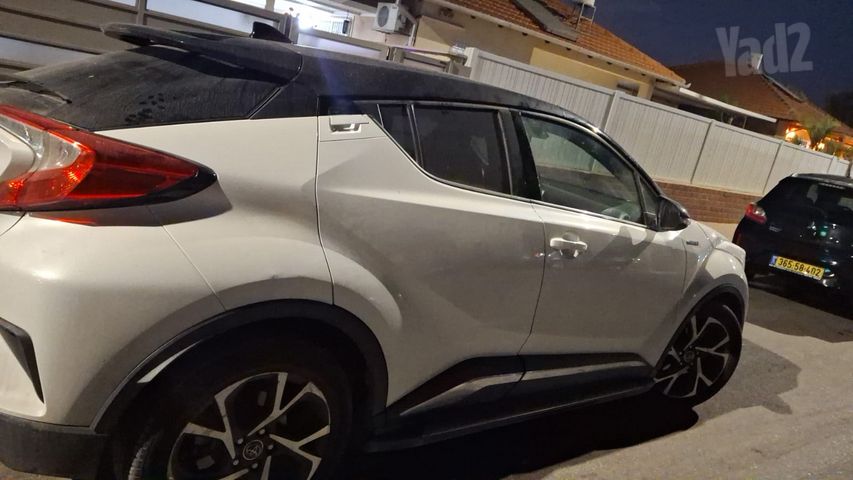 מודעת רכב טויוטה C-HR