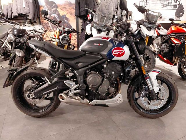 מודעת רכב טריומף Trident 660
