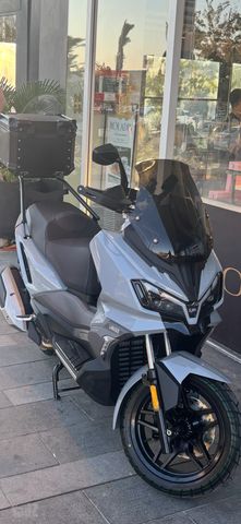 מודעת רכב סאן יאנג ADX 300