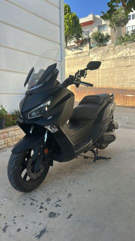 מודעת רכב סאן יאנג ג'וי-מקס Z-300