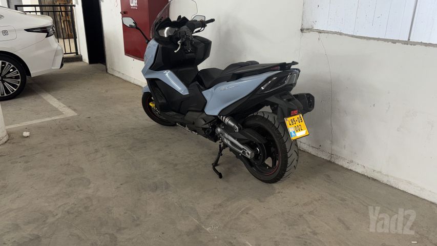 מודעת רכב קימקו AK 550