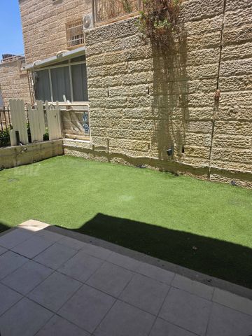 דירת גן למכירה בירושלים — 4