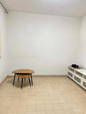 שדרות ג'יימס דה רוטשילד 8