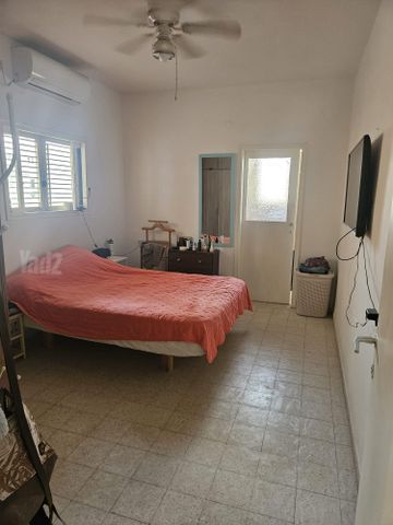 ישראל אהרוני 15