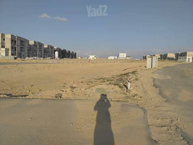 מגרשים