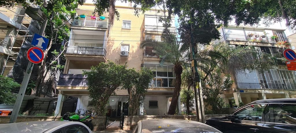 עמנואל הרומי 8
