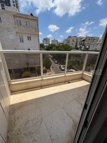 שכונת יהלום, מרכז העיר ב