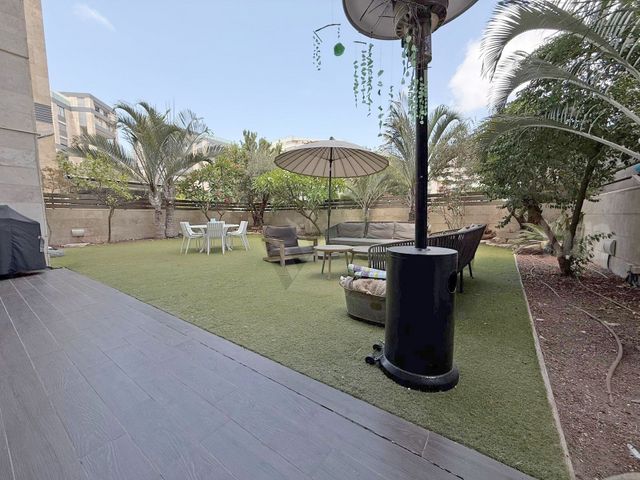 הגוש הגדול, רמת אביב החדשה, נופי ים