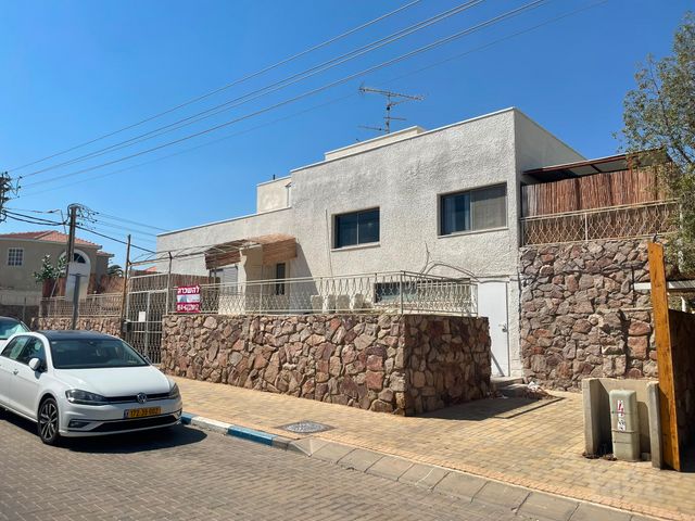 הברוש 