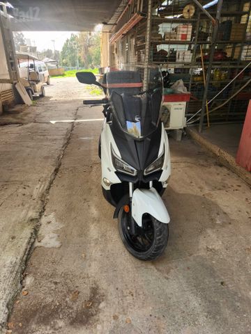 מודעת רכב סאן יאנג ג'וי-מקס Z-300