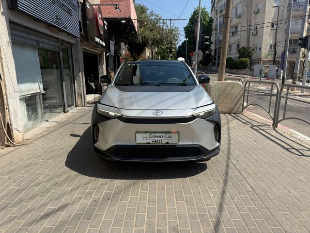 מודעת רכב טויוטה bZ4X