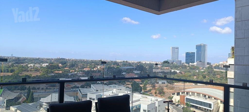 אפרים קציר 15