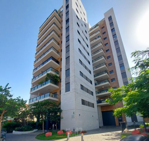 עלומים 38
