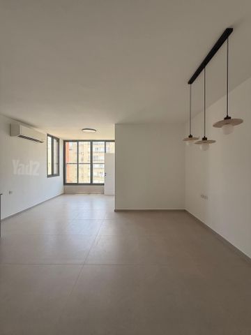 שדרות ז'בוטינסקי 22