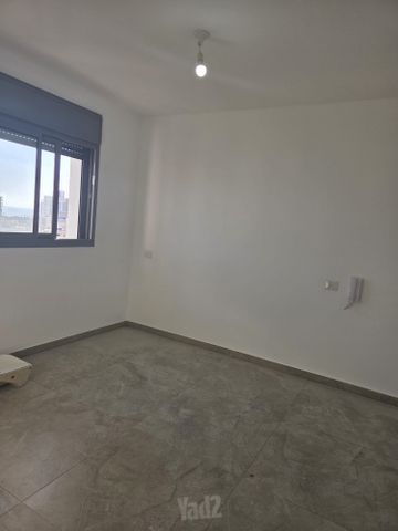 תמונה 3 של דירת 4 חדרים להשכרה בנתניה