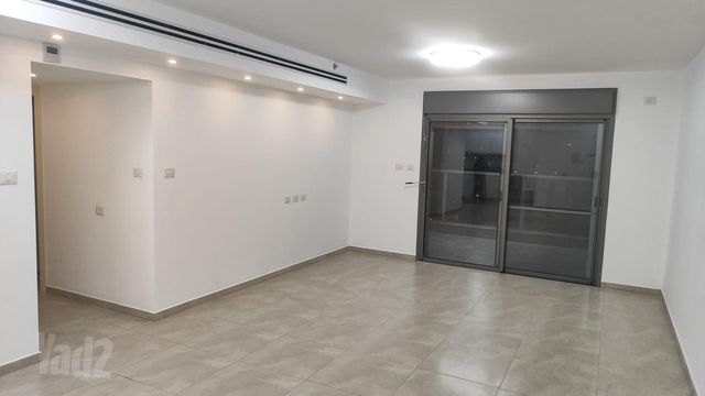דירה, קרל פופר 10, קרית המדע, נתניה