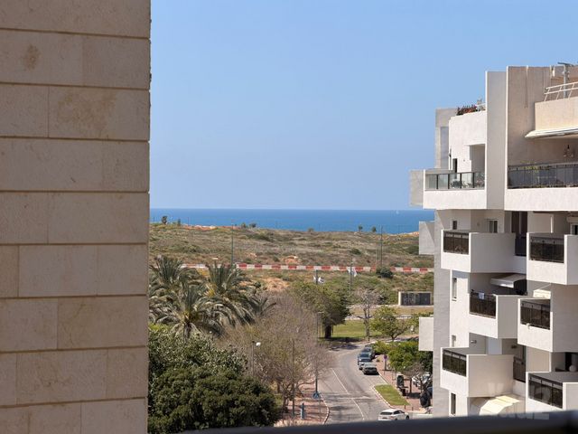 אזורי חן, גימל החדשה