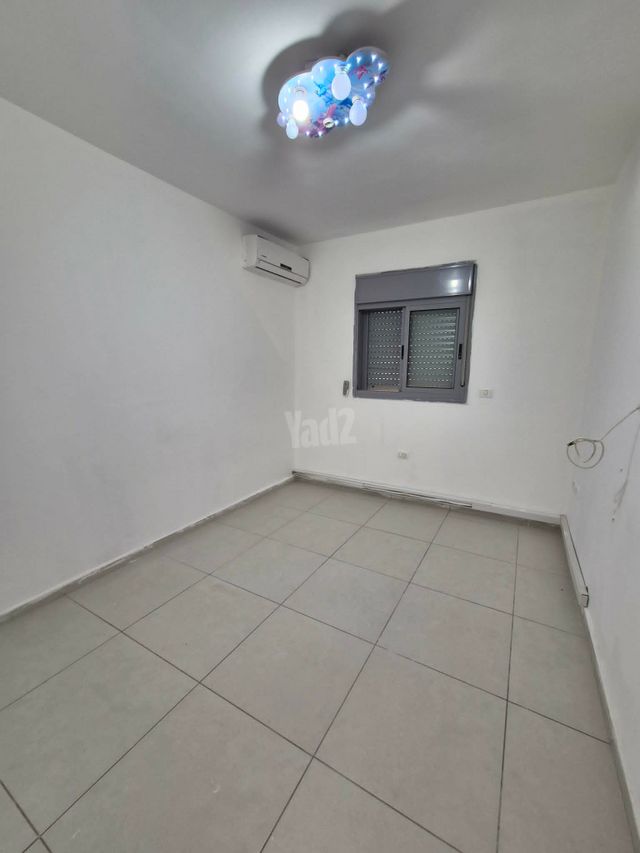 דירה, יצחק בן דוד, פתח תקווה