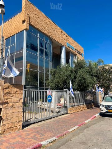 מבני תעשיה, אזור תעשיה, יבנה