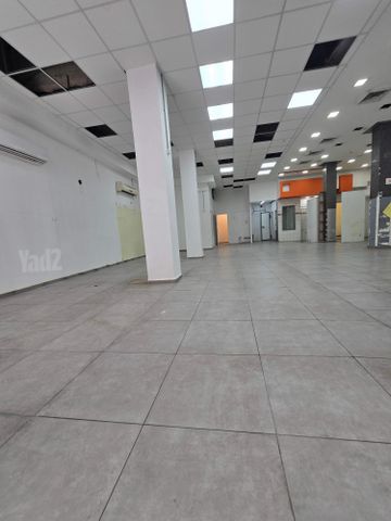 חנויות/ שטח מסחרי
