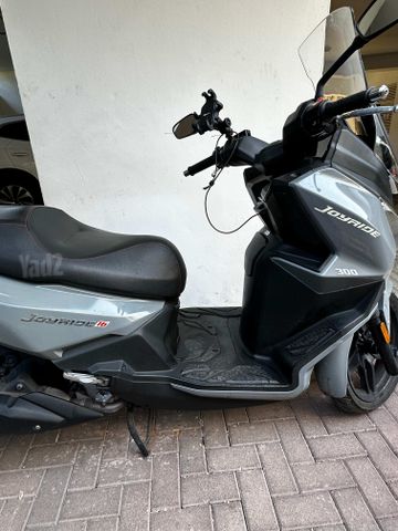 מודעת רכב סאן יאנג ג'וירייד 300 16