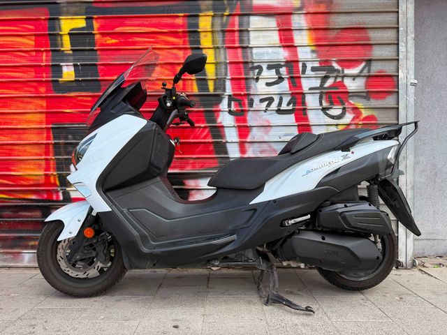 מודעת רכב סאן יאנג ג'וי-מקס Z-300