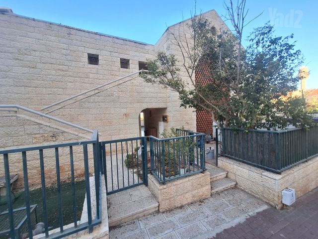 חוט השני 8