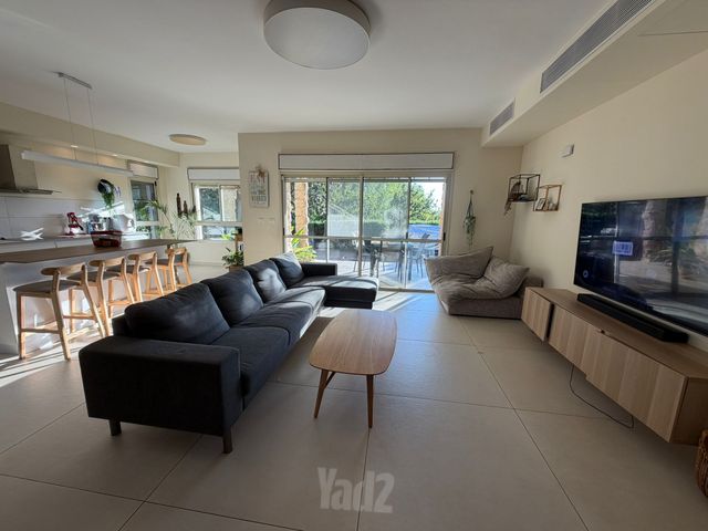 שני 12
