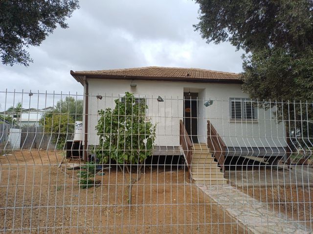 האלה 1