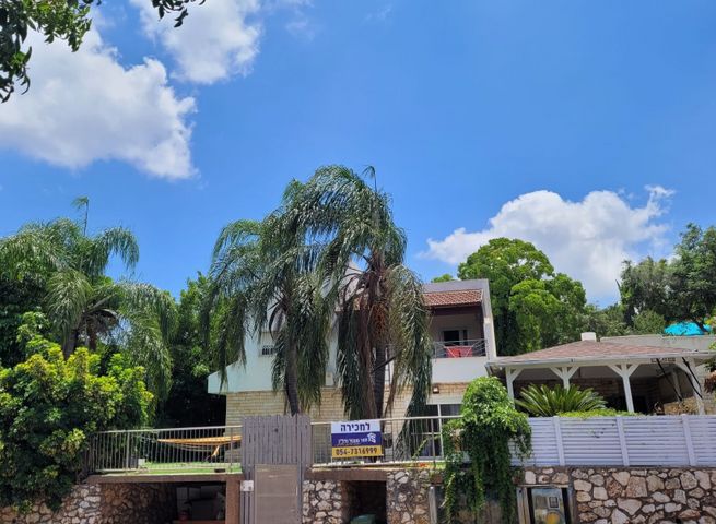 חוחית 
