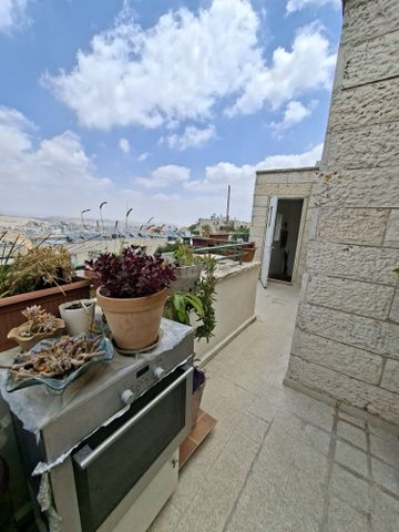 דירה למכירה בירושלים (תיווך) — 2