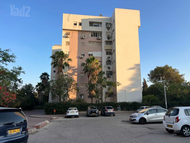 המעפילים 24