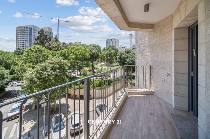 דירה למכירה בירושלים (תיווך) — 3