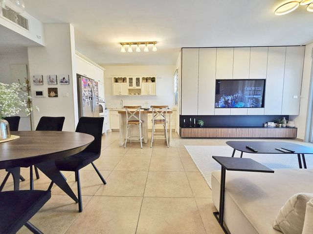 Holon, Israel 9