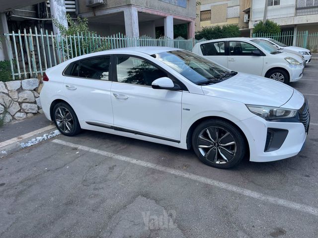 איוניק Premium היברידי אוט׳ בנזין 1.6 (141 כ״ס)