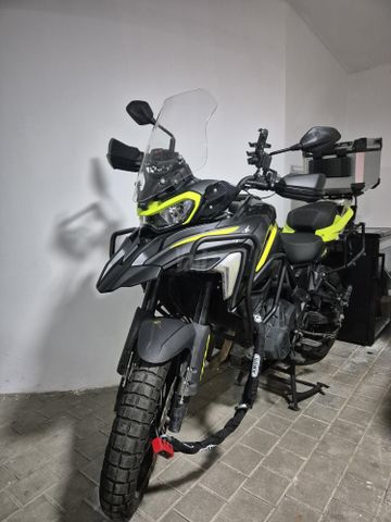 מודעת רכב בנלי TRK702X