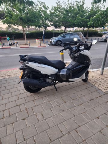 מודעת רכב סאן יאנג קרוזים 300