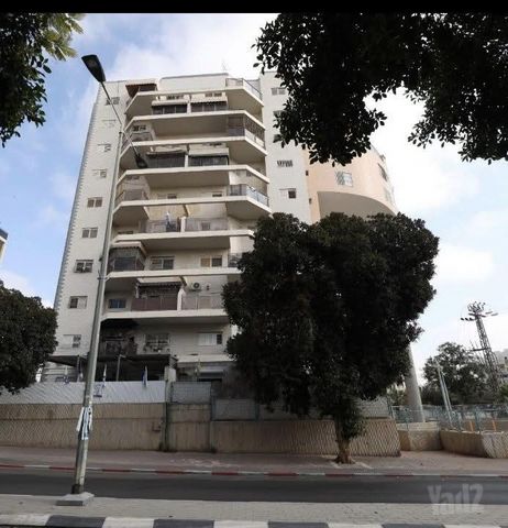 עמוס ירקוני 10