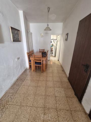 דירה, שדרת התמרים 4, שכונת בן גוריון, מרכז העיר ג', רמת גן