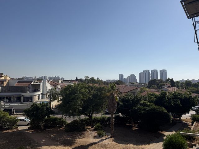 גבעתי 8