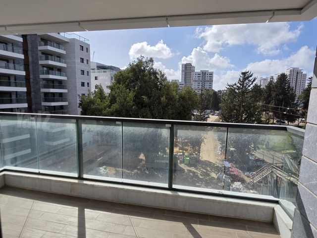 יעל רום 20