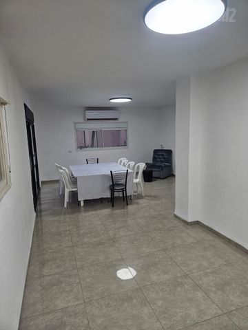 אלונים 14