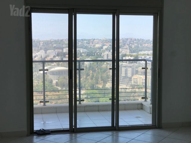 תמונה 4 של דירת 4 חדרים להשכרה בחיפה
