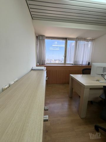 דרך מנחם בגין 48
