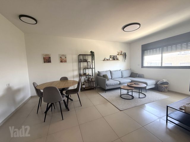 דירה, שער הגיא, יקנעם עילית