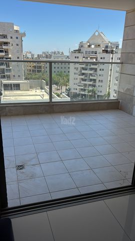 העצמאות 77