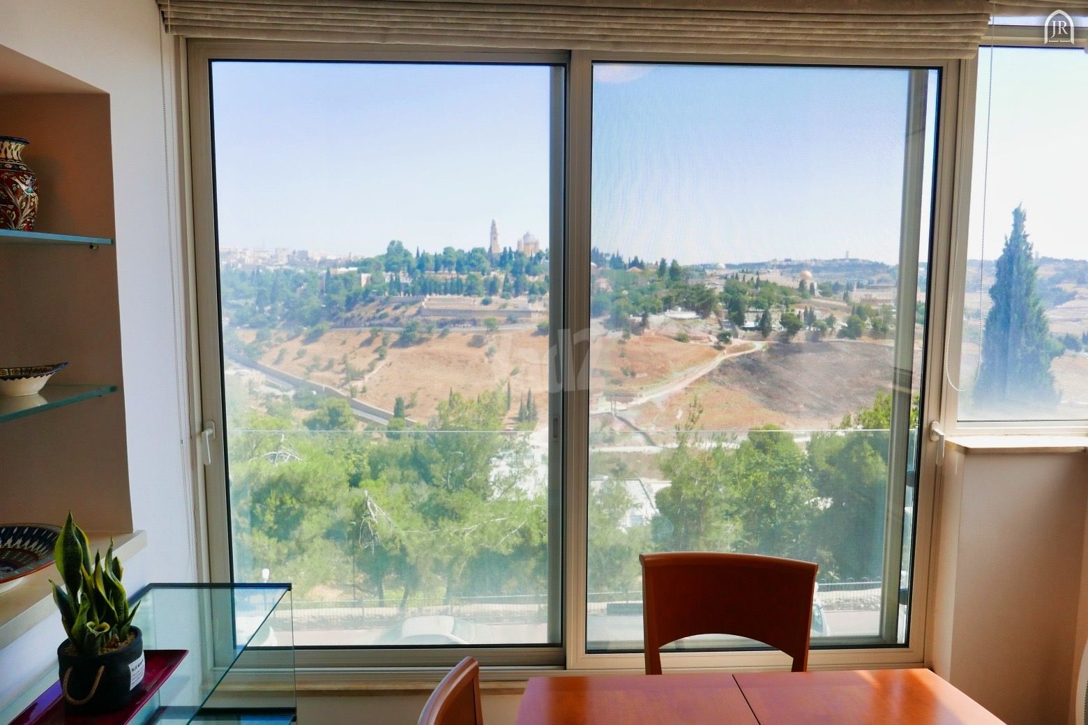 דירה, עין רוגל, גבעת חנניה, אבו תור, ירושלים
