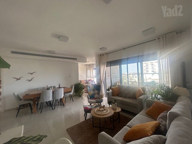 דירה, השחר, הוד השרון