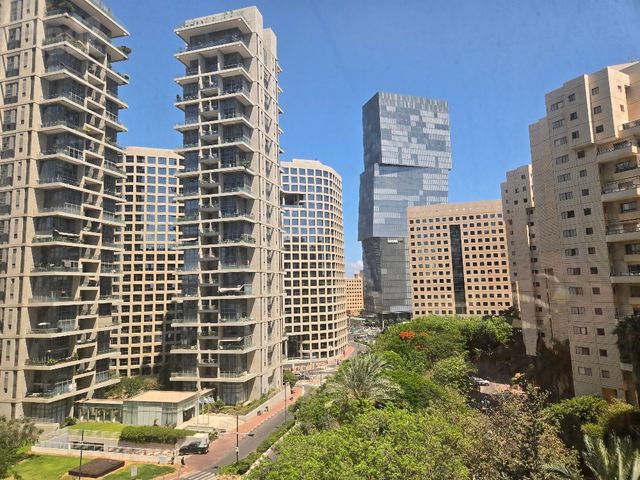 דרך זאב ז'בוטינסקי 35